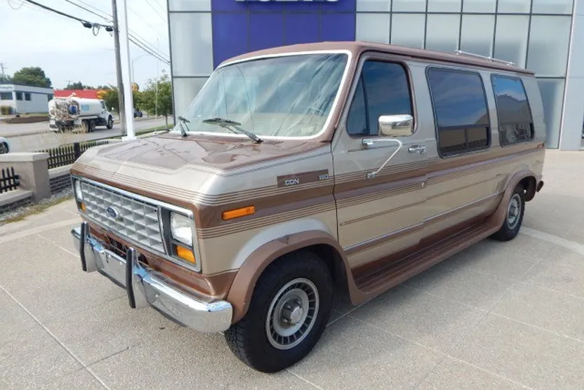1988 Ford E-150 photo 1