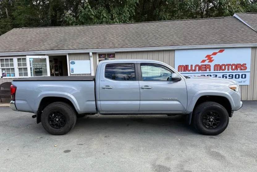 2019 Toyota Tacoma SR5 V6 photo 1