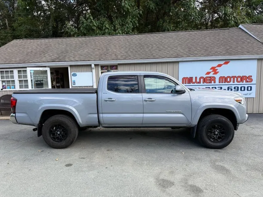 2019 Toyota Tacoma SR5 V6 photo 1