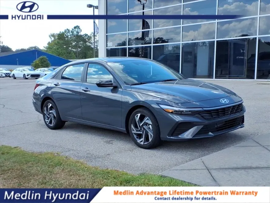 2025 Hyundai Elantra SEL Sport photo 1