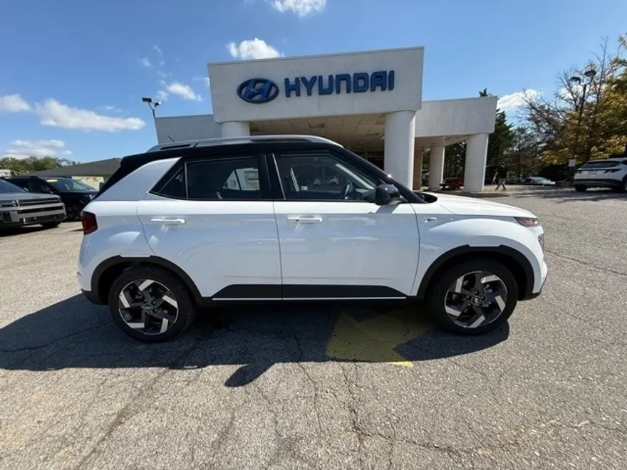 2026 Hyundai Venue SEL photo 1