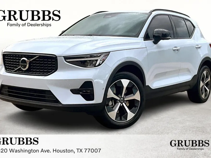 2026 Volvo XC40 Plus photo 1