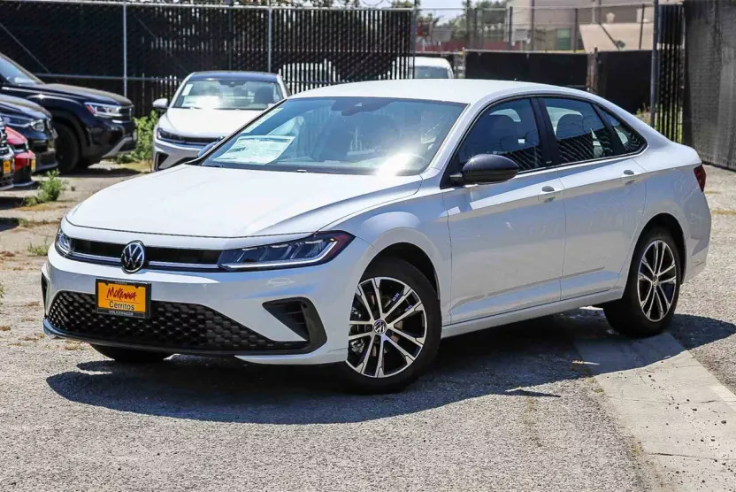 2025 Volkswagen Jetta Sport photo 1
