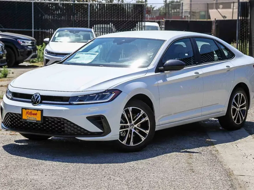 2025 Volkswagen Jetta Sport photo 1