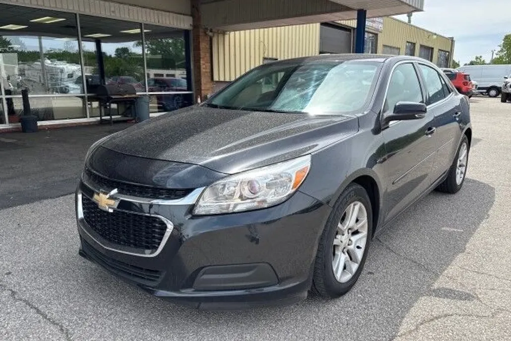 2015 Chevrolet Malibu 1LT photo 1