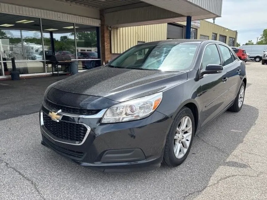2015 Chevrolet Malibu 1LT photo 1