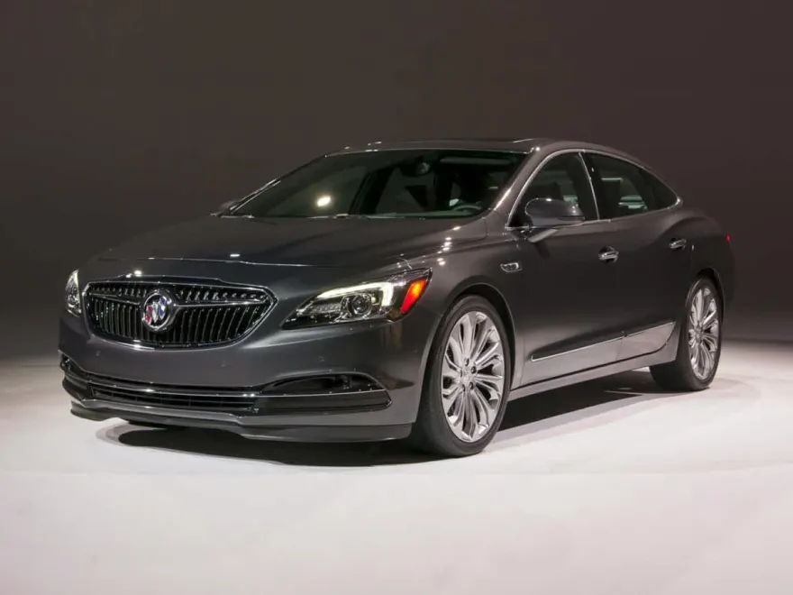 2017 Buick LaCrosse Essence photo 1