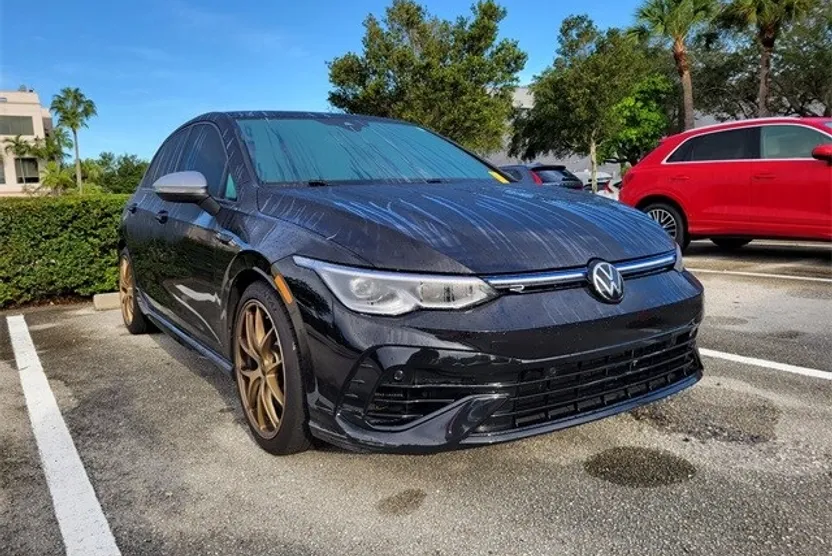 2023 Volkswagen Golf R photo 1