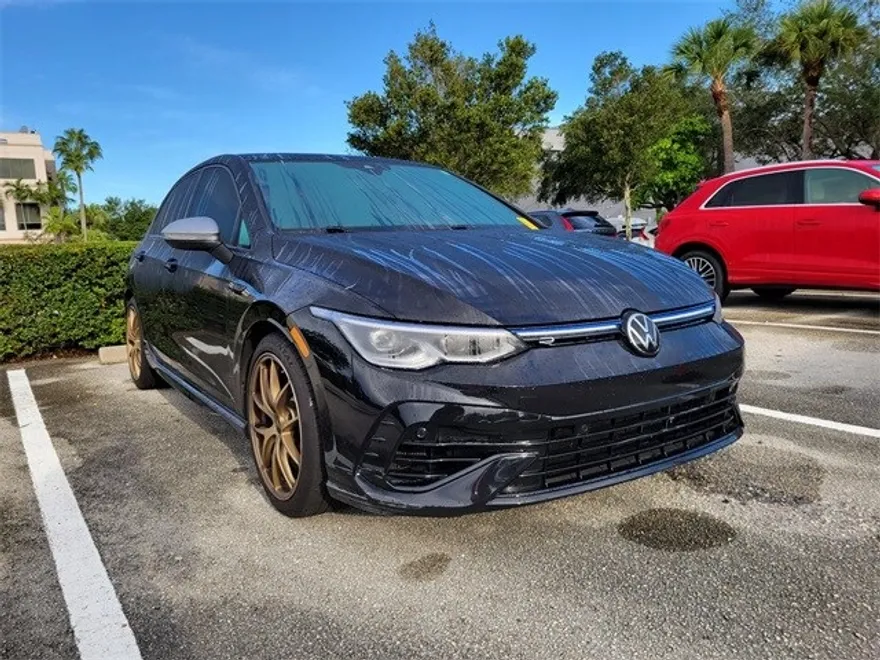 2023 Volkswagen Golf R photo 1