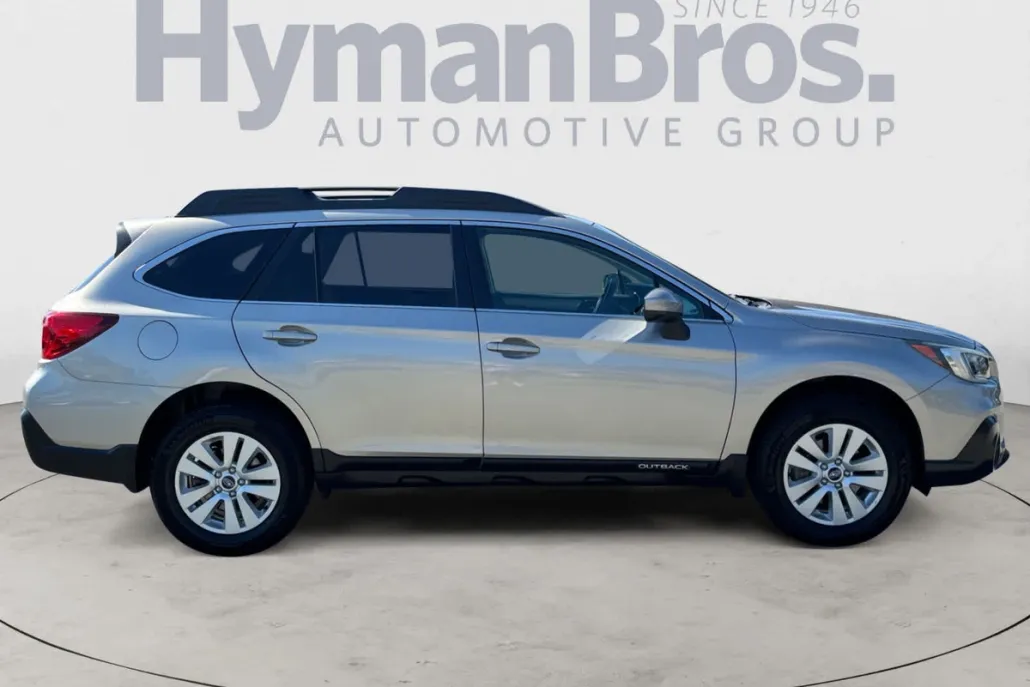 2018 Subaru Outback Premium 2.5i photo 1
