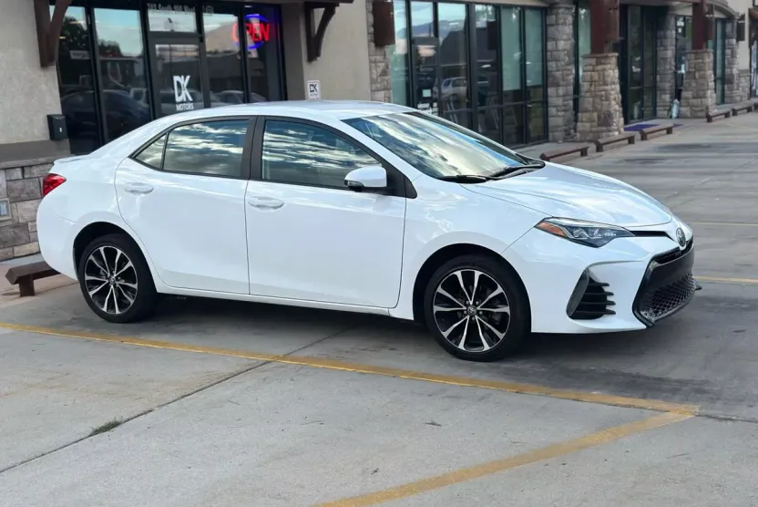 2019 Toyota Corolla XLE XSE photo 1