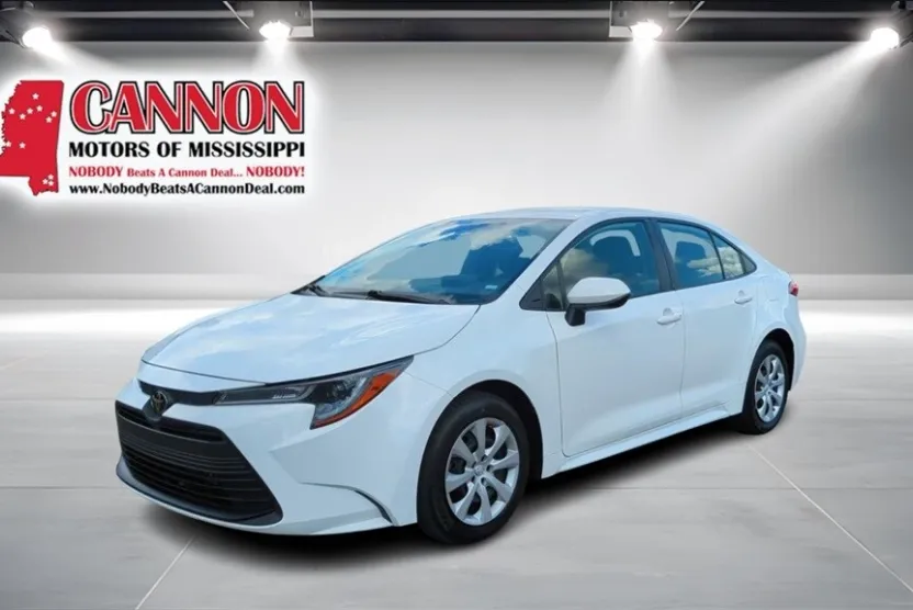 2023 Toyota Corolla LE photo 1