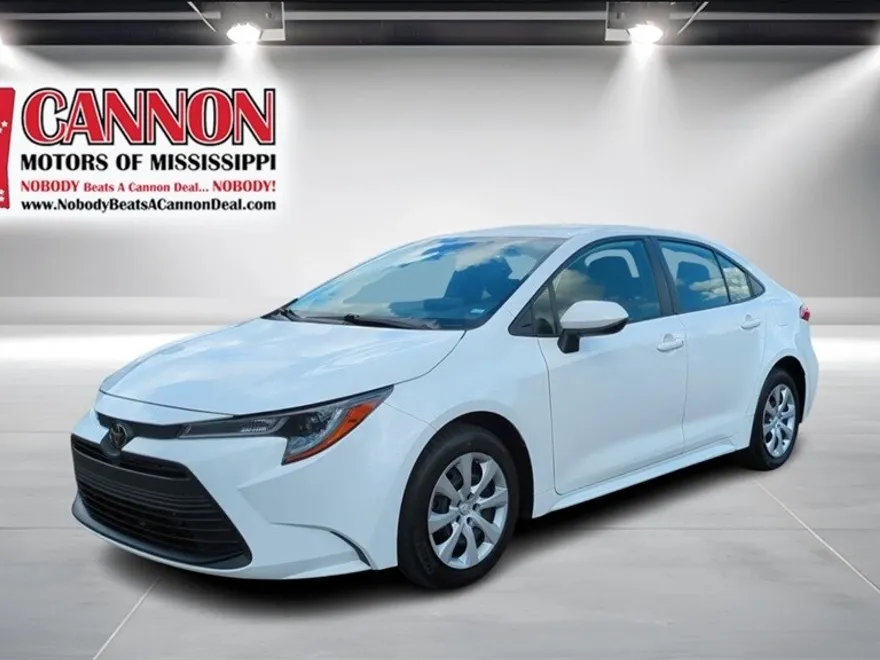 2023 Toyota Corolla LE photo 1