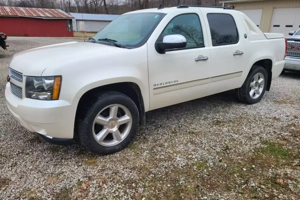 2013 Chevrolet Avalanche LTZ photo 1
