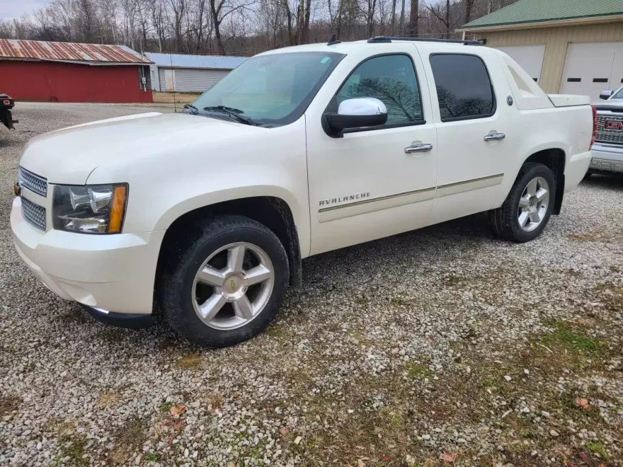 2013 Chevrolet Avalanche LTZ photo 1