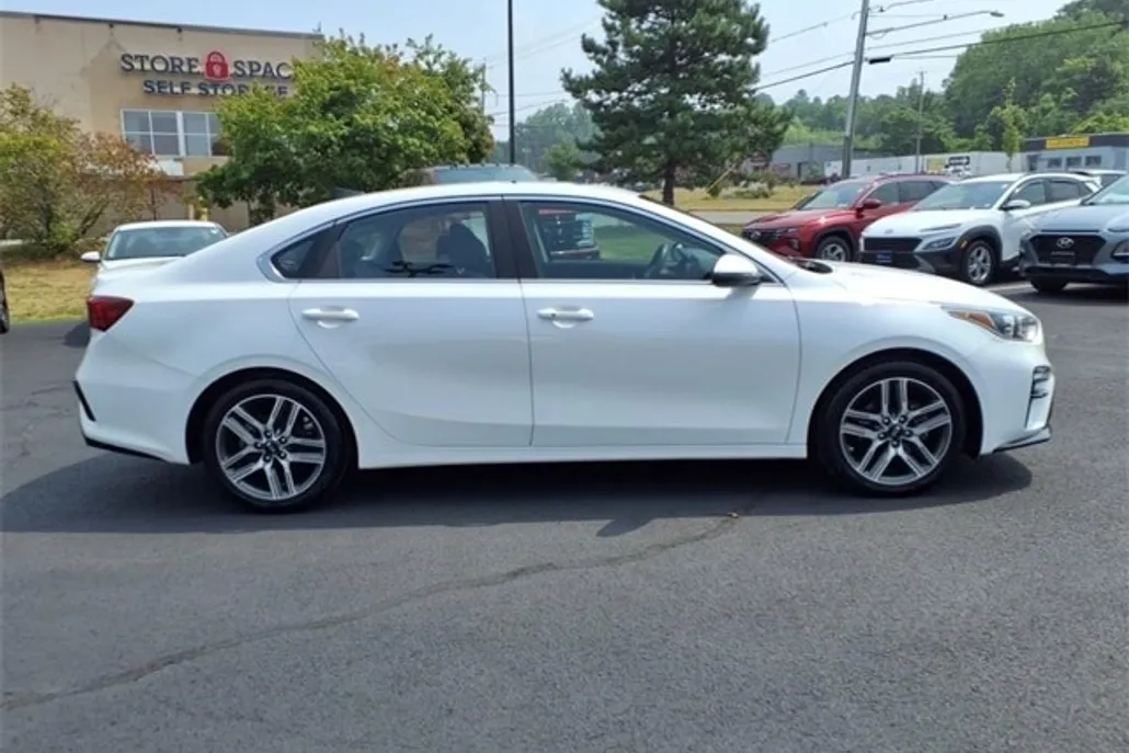2021 Kia Forte EX photo 1