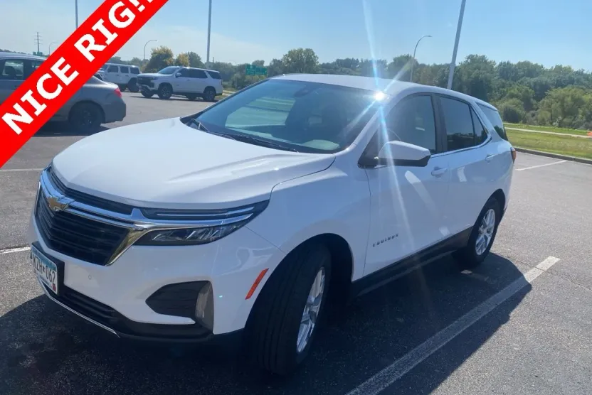 2024 Chevrolet Equinox LT photo 1