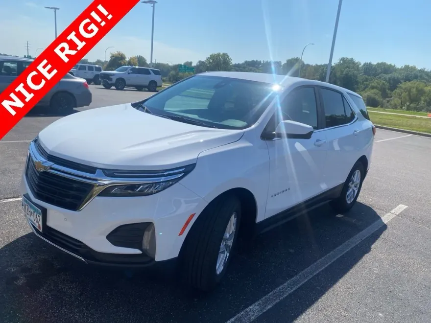 2024 Chevrolet Equinox LT photo 1