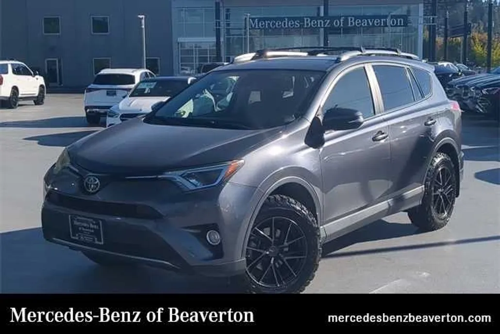 2017 Toyota RAV4 XLE photo 1