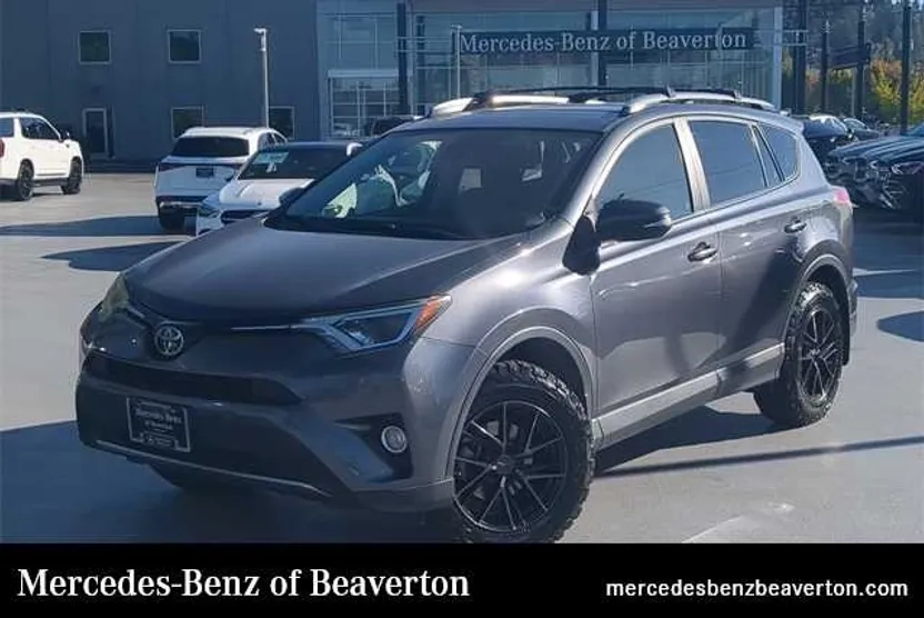 2017 Toyota RAV4 XLE photo 1