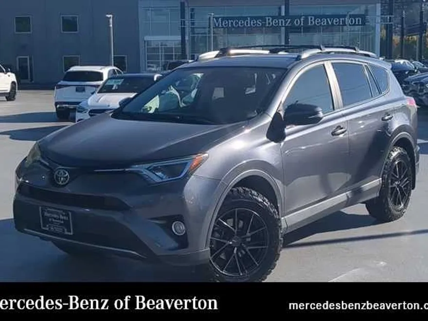 2017 Toyota RAV4 XLE photo 1