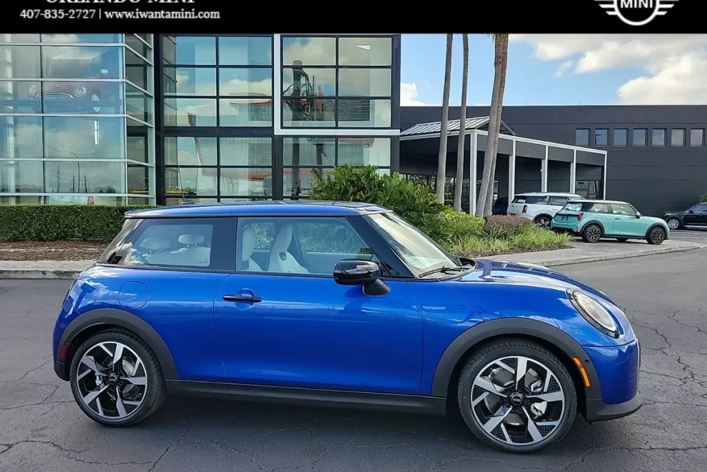 2025 Mini Cooper 2 Door Hardtop Signature photo 1