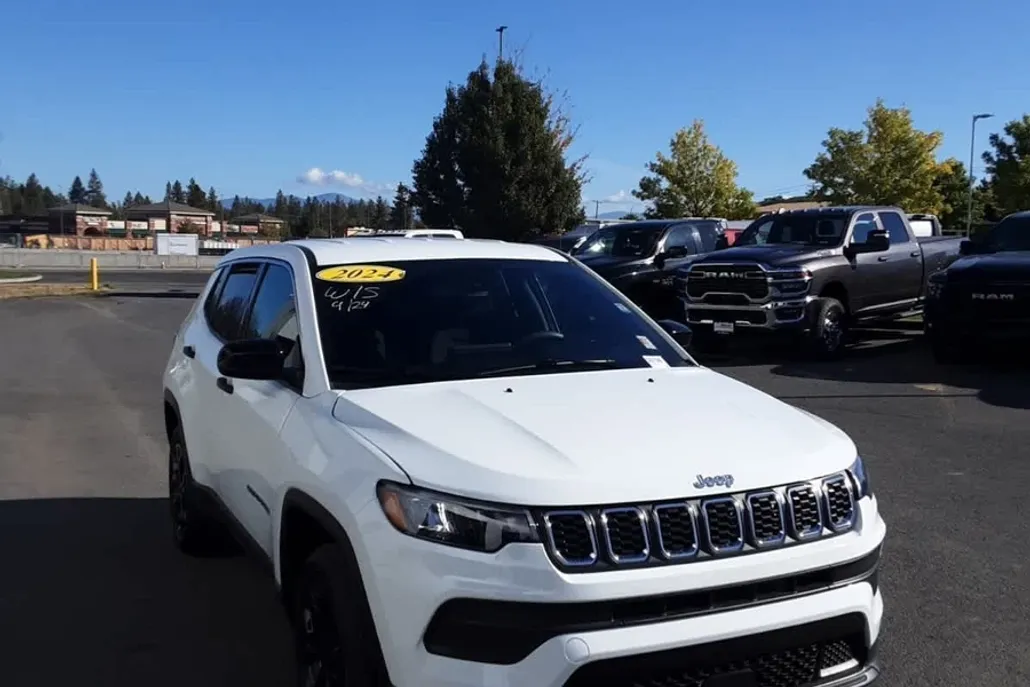 2024 Jeep Compass Sport photo 1
