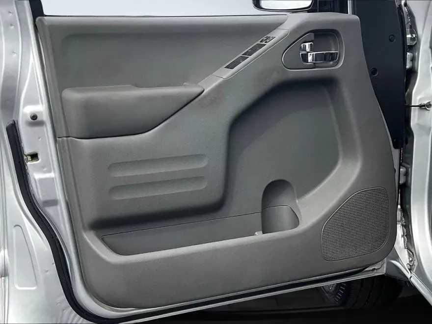 2017 Nissan Frontier SV photo 23