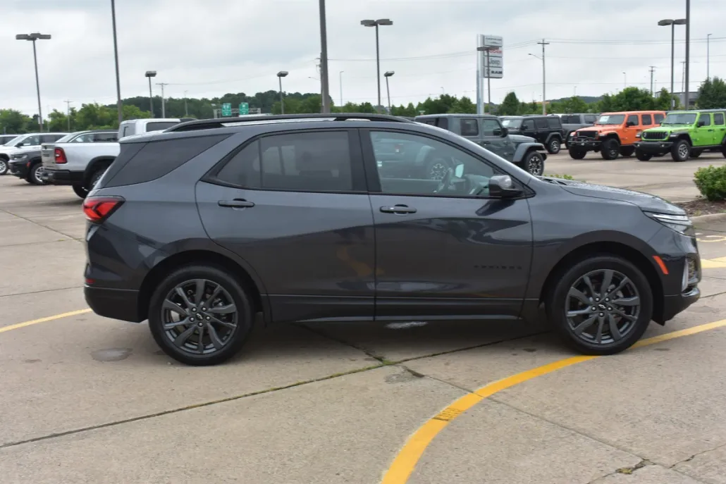 2022 Chevrolet Equinox RS photo 1