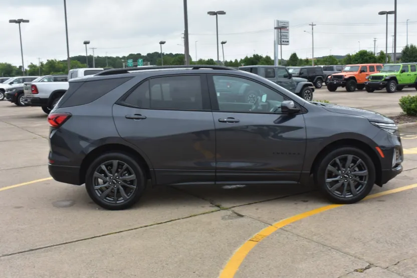 2022 Chevrolet Equinox RS photo 1