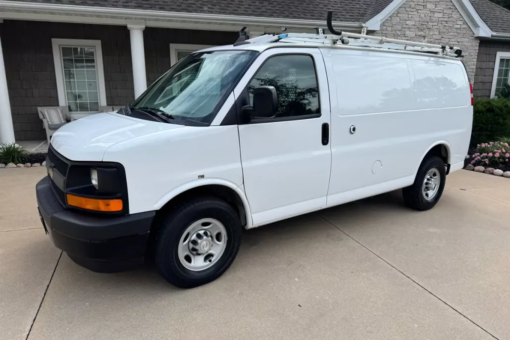 2017 Chevrolet Express Cargo Van 2500 photo 1