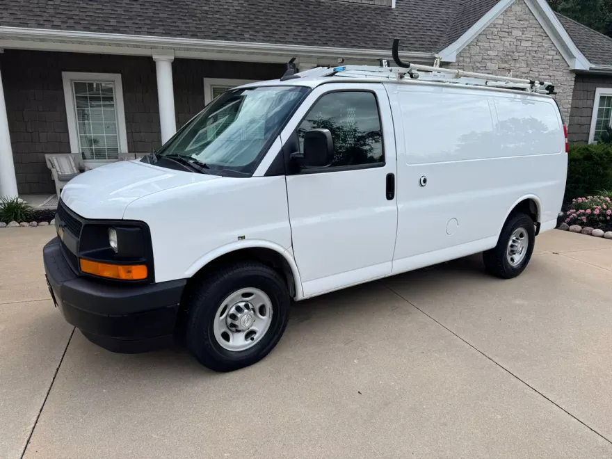2017 Chevrolet Express Cargo Van 2500 photo 1