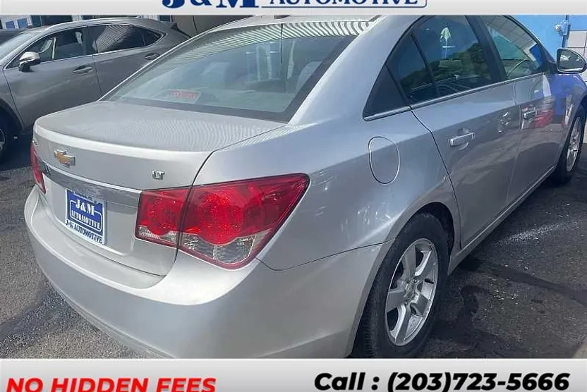 2016 Chevrolet Cruze LT photo 1