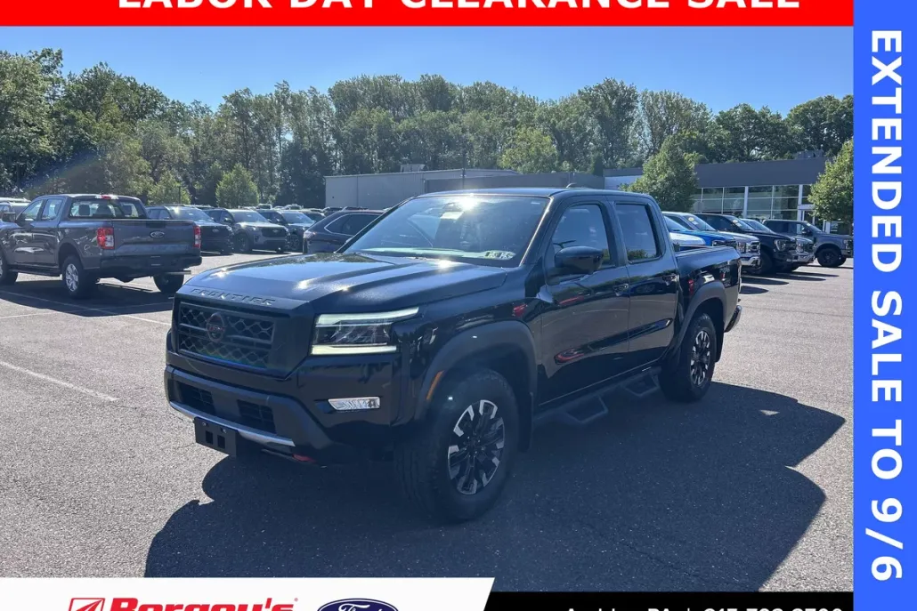 2023 Nissan Frontier PRO-4X Crew Cab photo 1