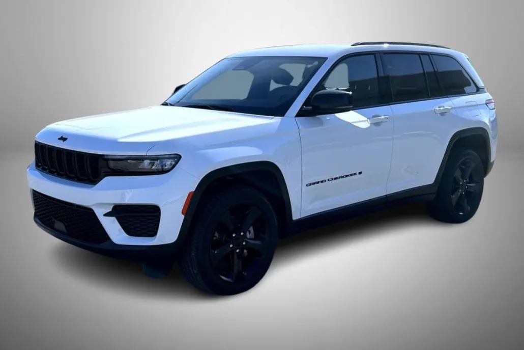 2023 Jeep Grand Cherokee Altitude photo 1