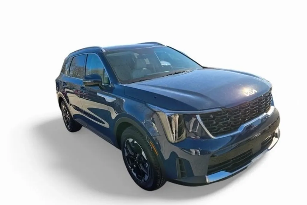 2025 Kia Sorento S photo 1