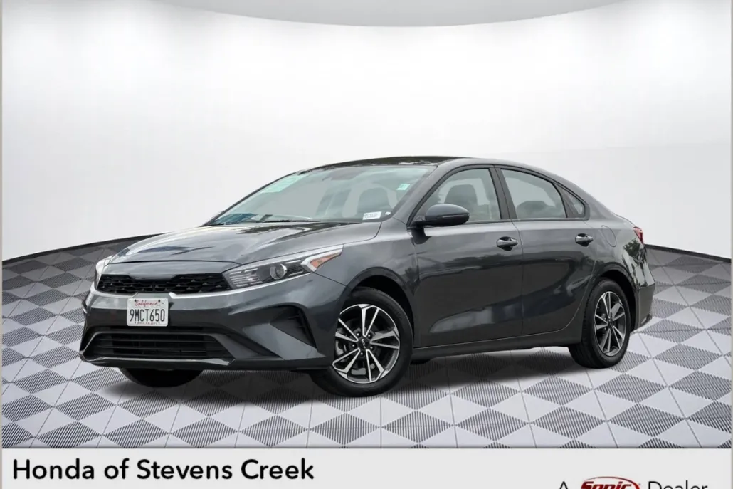 2024 Kia Forte LXS photo 1