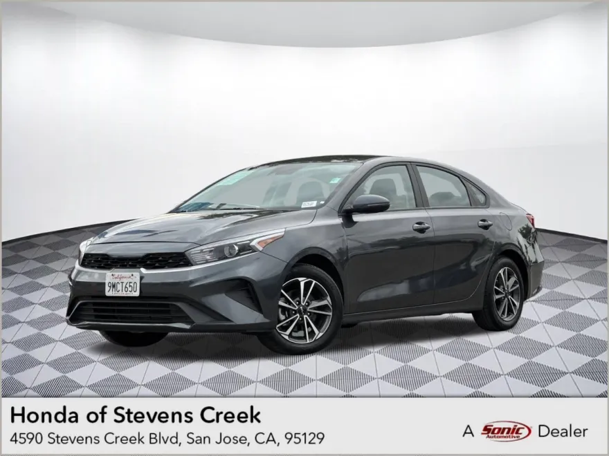 2024 Kia Forte LXS photo 1