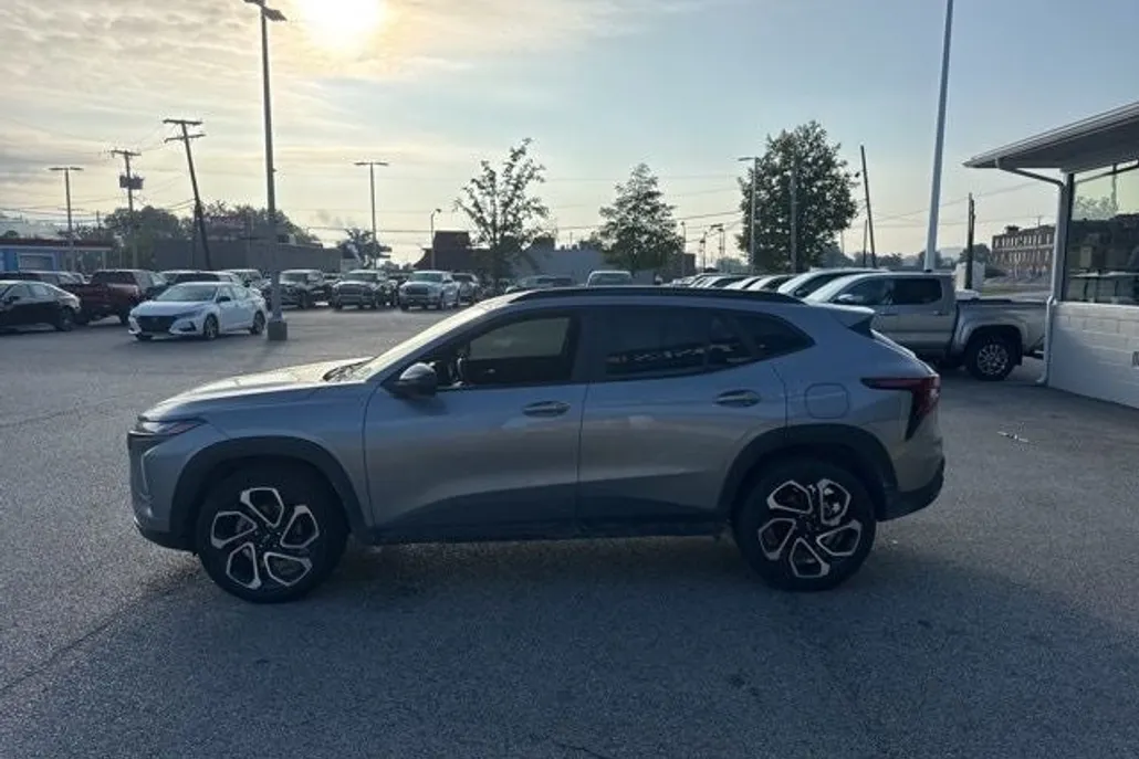2025 Chevrolet Trax photo 1