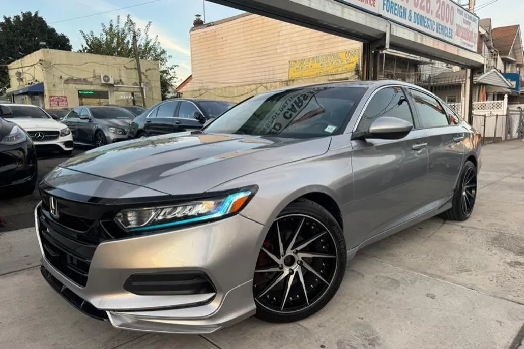 2019 Honda Accord LX 1.5T photo 1
