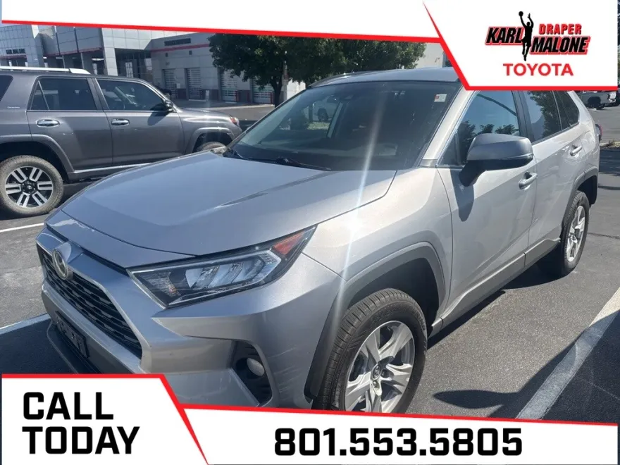 2021 Toyota RAV4 XLE photo 1