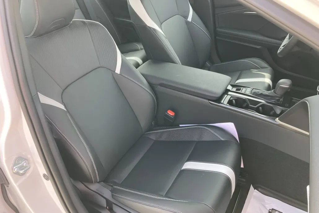 2025 Toyota Camry SE photo 1