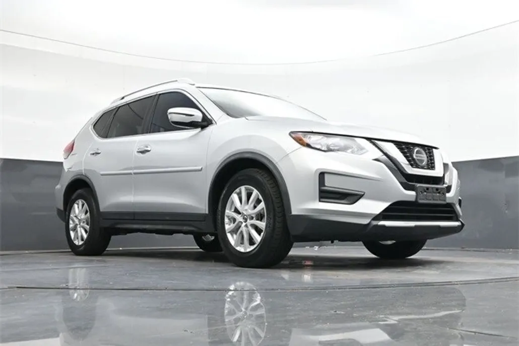 2019 Nissan Rogue SV photo 1