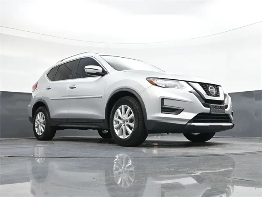 2019 Nissan Rogue SV photo 1