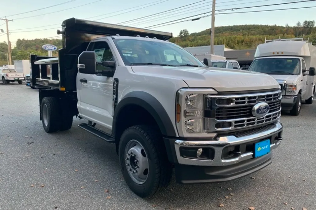 2025 Ford F-600 photo 1