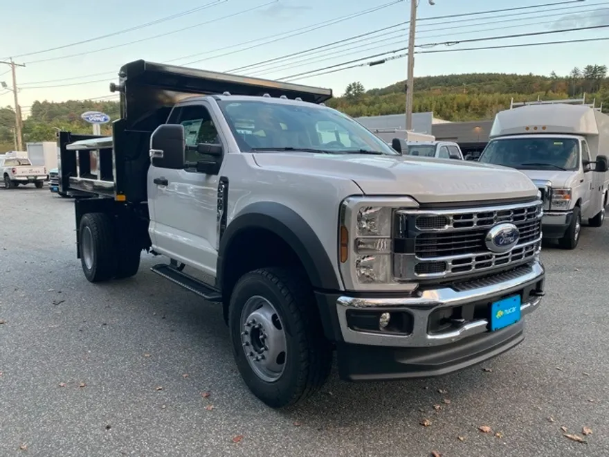 2025 Ford F-600 photo 1