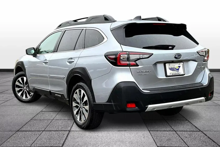 2025 Subaru Outback Limited photo 1