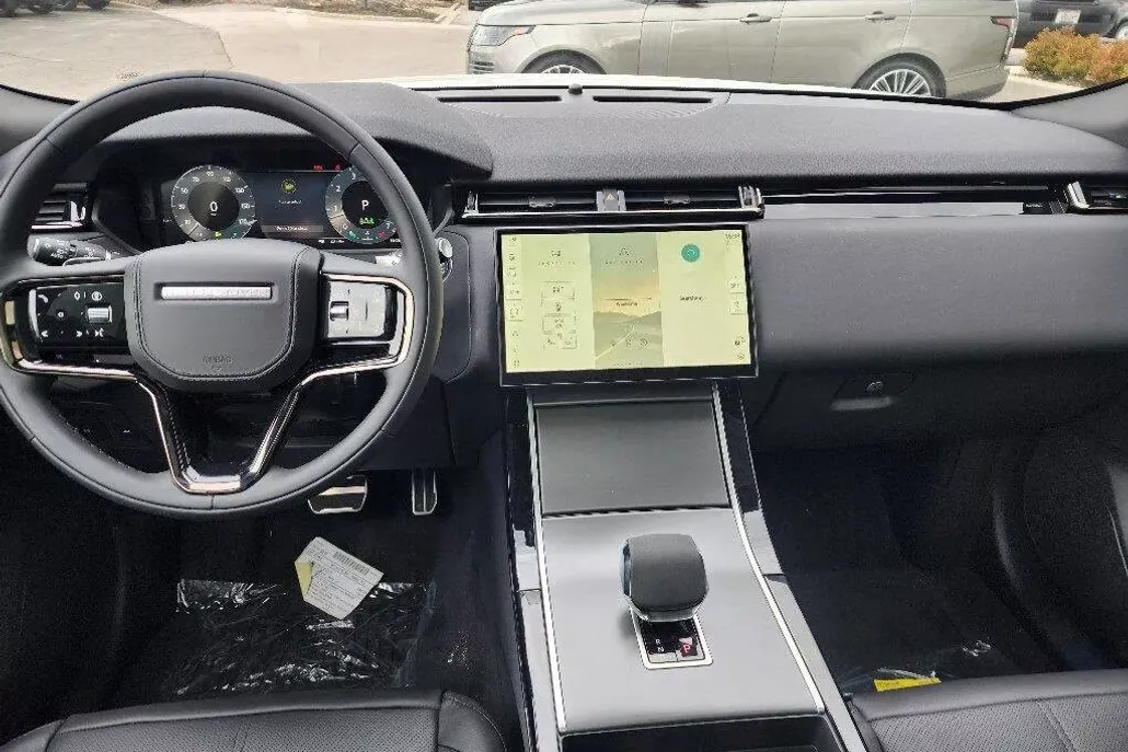 2025 Land Rover Range Rover Velar P250 Dynamic SE photo 1