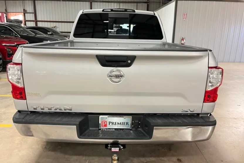 2019 Nissan Titan SV photo 1