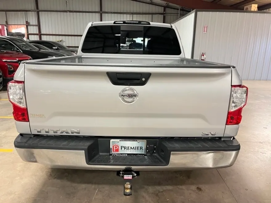 2019 Nissan Titan SV photo 1